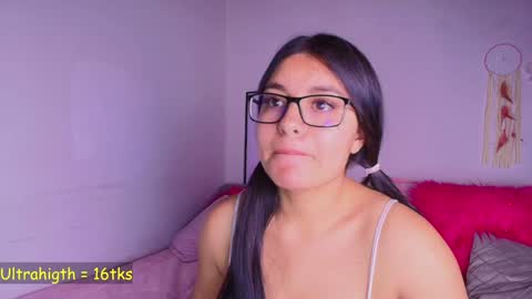 Snapshot of layla_nicols chatting on 01.04.25 Layla online show from 01.04.25