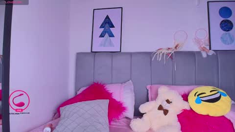 Snapshot of layla_nicols chatting on 01.18.25 Layla online show from 01.18.25