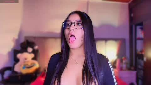 Snapshot of layla_nicols chatting on 02.20.25 Layla online show from 02.20.25