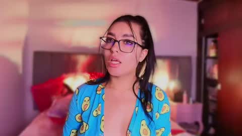 Snapshot of layla_nicols chatting on 03.08.25 Layla online show from 03.08.25