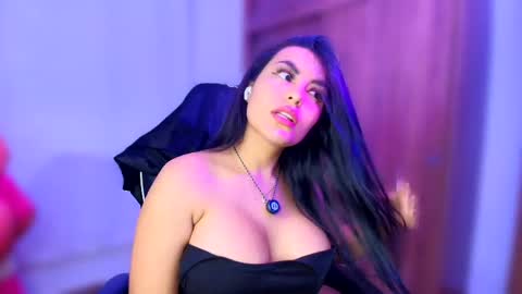 Layla online show from 04.06.26