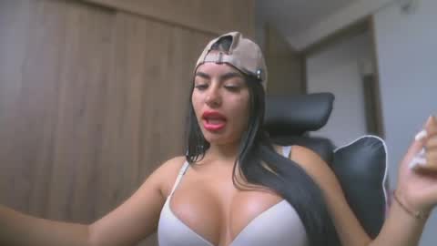 Layla online show from 05.27.26