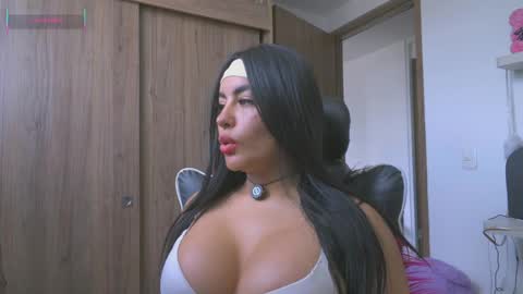 Layla online show from 06.06.26