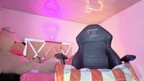 Snapshot of laylafoxy_tay chatting on 01.16.26 laylafoxy_tay online show from 01.16.26