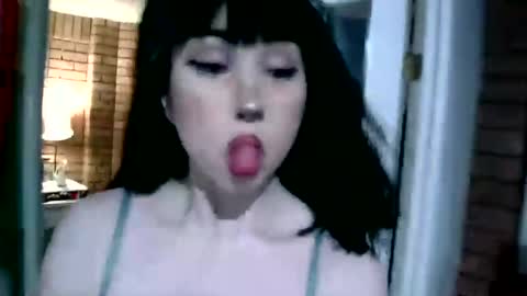 Snapshot of laylakills chatting on 02.04.25 Layla Kills online show from 02.04.25