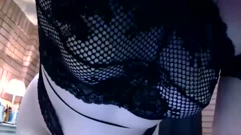 Snapshot of laylakills chatting on 09.28.25 Layla Kills online show from 09.28.25