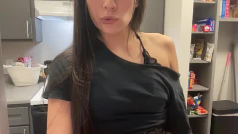 Layla online show from 01.11.26