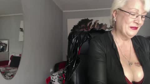 Layla online show from 10.07.25