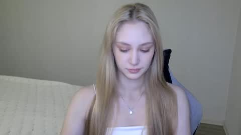 Snapshot of laylapretty001 chatting on 10.06.25 LaylaPretty001 online show from 10.06.25