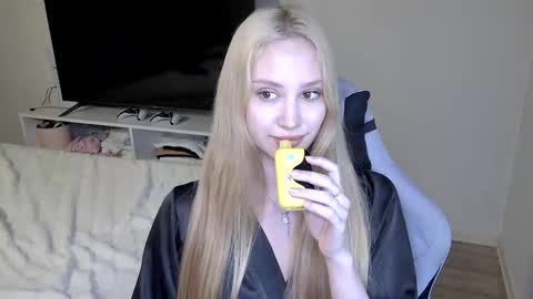 LaylaPretty001 online show from 06.05.26