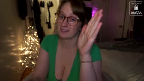 Snapshot of laylas_universe chatting on 12.20.24 Layla Universe online show from 12.20.24