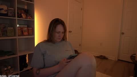 Layla Universe online show from 04.04.26