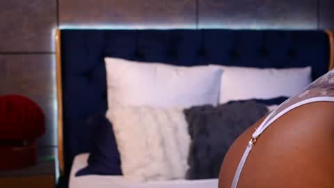 Layla online show from 06.10.26