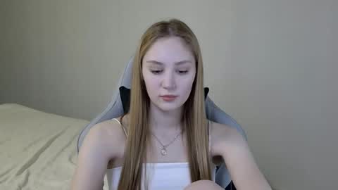 Laylla001 online show from 02.04.25