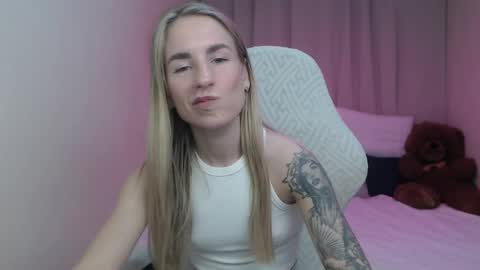 Snapshot of laymablast chatting on 04.19.26 laymablast online show from 04.19.26