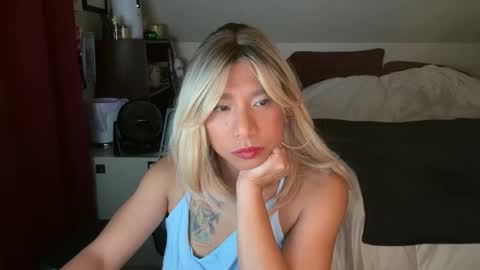 Snapshot of lbffemme chatting on 11.15.25 lbffemme online show from 11.15.25