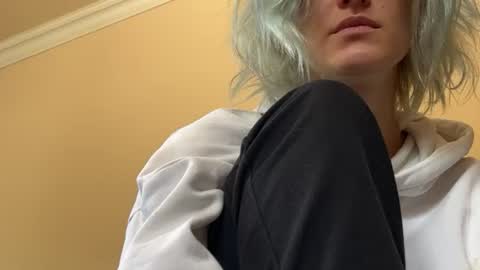Lea Elfie online show from 08.04.26