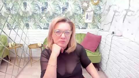 Lea online show from 01.05.25