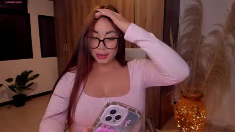 Snapshot of leah_01 chatting on 05.19.26 Leah online show from 05.19.26