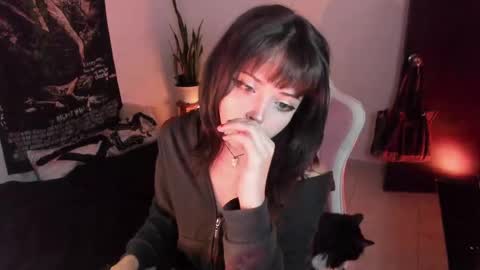  Amelia Black  OF AMELIABLACK666 I lost all my thumbs up help me to get 80 online show from 09.11.25