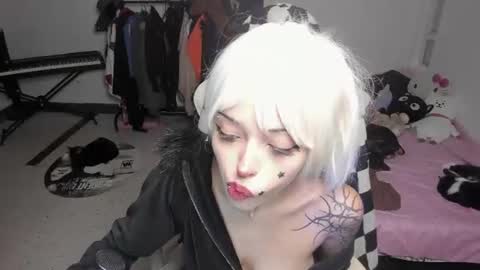  Amelia Black  OF AMELIABLACK666 I lost all my thumbs up help me to get 80 online show from 07.09.26