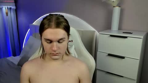 Snapshot of leanby chatting on 11.28.25 Leanu online show from 11.28.25