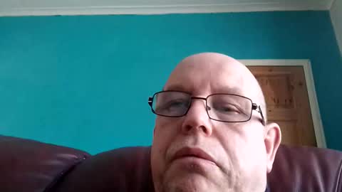 Snapshot of leatherpants68 chatting on 04.19.26 leatherpants68 online show from 04.19.26