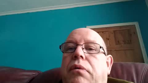 Snapshot of leatherpants68 chatting on 04.28.26 leatherpants68 online show from 04.28.26