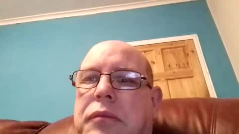 Snapshot of leatherpants68 chatting on 04.28.26 leatherpants68 online show from 04.28.26