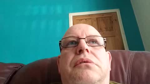 Snapshot of leatherpants68 chatting on 04.29.26 leatherpants68 online show from 04.29.26