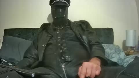 Snapshot of leathertease chatting on 12.05.24 master or sir online show from 12.05.24