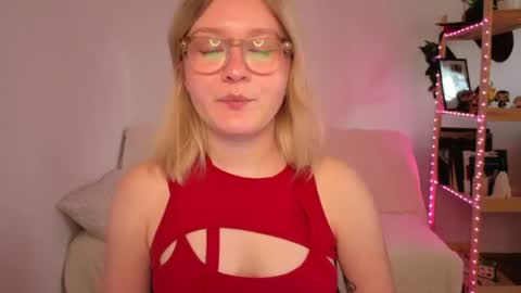 Snapshot of leazy_peasy chatting on 07.28.26 Ellie online show from 07.28.26