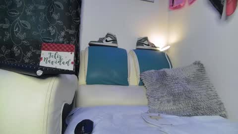 Snapshot of leenar_key chatting on 02.14.25 leenar_key online show from 02.14.25