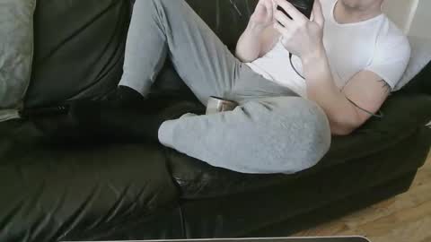 Snapshot of legacy2022 chatting on 04.08.26 UK lover online show from 04.08.26