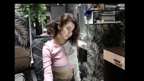 Snapshot of legenda_liya chatting on 09.29.25 Liya online show from 09.29.25