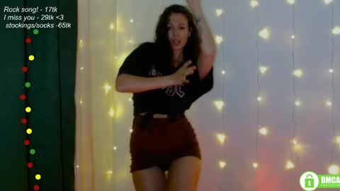 Snapshot of leia_bell chatting on 06.05.26 hey Im Leia and I love rock online show from 06.05.26