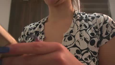 Snapshot of leiaah__ chatting on 10.31.25 Leah online show from 10.31.25