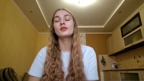 Snapshot of leiawamble chatting on 02.23.26 Luna online show from 02.23.26