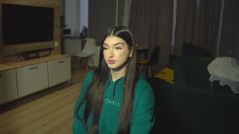 Snapshot of leila_4ever chatting on 12.10.24 Leila online show from 12.10.24