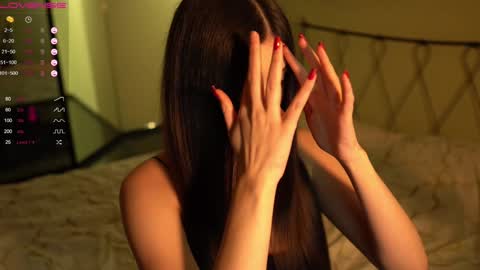 Snapshot of leila_4ever chatting on 12.17.24 Leila online show from 12.17.24