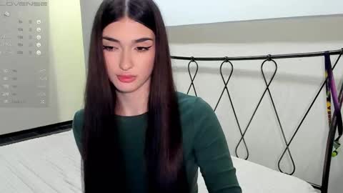 Snapshot of leila_4ever chatting on 02.13.25 Leila online show from 02.13.25