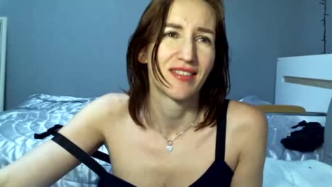 Snapshot of leila_cam18 chatting on 01.27.25 Leila online show from 01.27.25