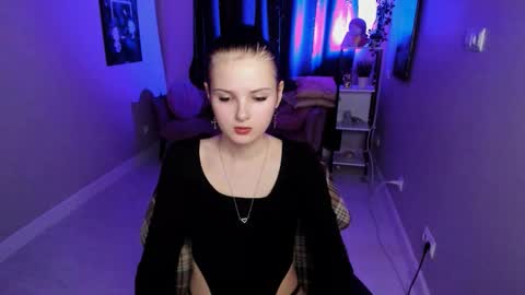 Snapshot of leila_xxbaby chatting on 10.11.25 Leila online show from 10.11.25