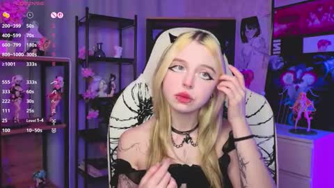 Leila online show from 11.15.25