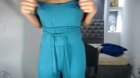 Snapshot of leilasweetxx chatting on 02.01.25 Mar online show from 02.01.25