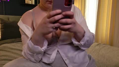 Snapshot of lela_ryan chatting on 04.30.26 Lela online show from 04.30.26