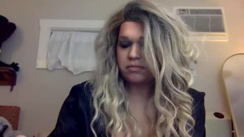 Snapshot of lemonkuilt chatting on 01.04.25 Jennifer online show from 01.04.25