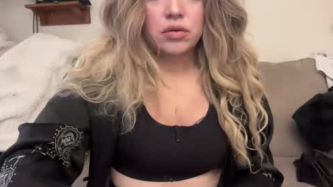 Snapshot of lemonkuilt chatting on 11.04.25 Jennifer online show from 11.04.25