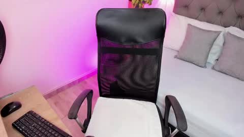 Snapshot of lena_clark chatting on 09.29.25 L E N A online show from 09.29.25