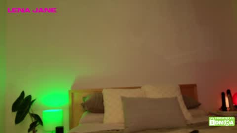 Snapshot of lenajane_xx chatting on 12.25.24 lenajane_xx online show from 12.25.24